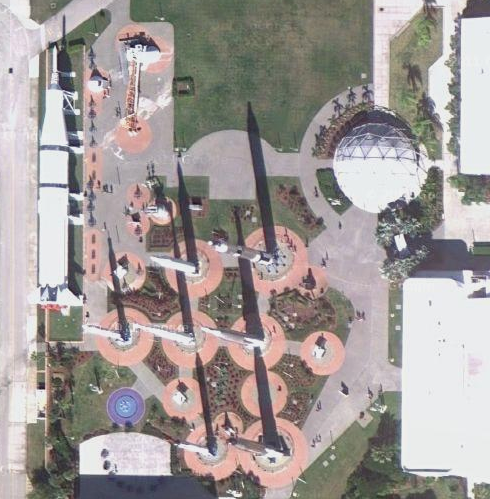 El Jardín de los cohetes en el Centro Espacial Kennedy, Florida en los mapas de Turismo Google