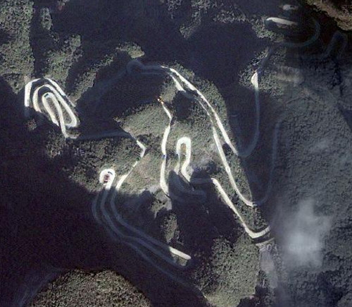 La carretera m�s peligrosa del mundo en los mapas de Turismo Google