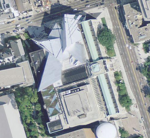 El moderno Museo Real de Ontario en los mapas de Turismo Google